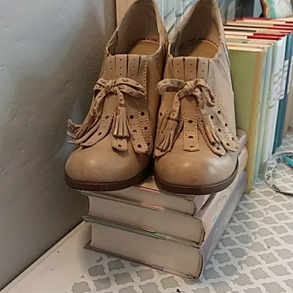 Seychelles Kiltie Heels Size 10